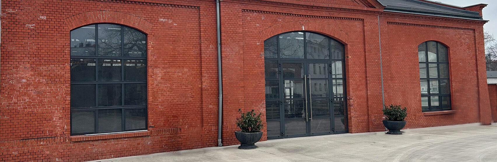 usinelight-1-e1746462888480 copy (1)